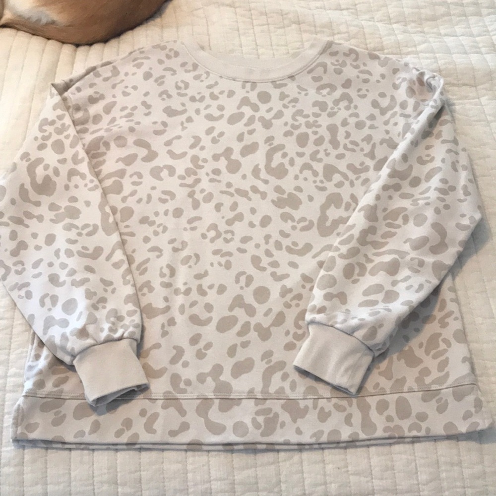 Time & Tru leopard print crewneck sweatshirt